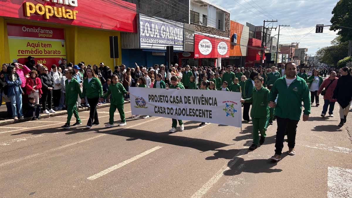 Desfile dos 204 anos da Independência reúne multidão em Ivaiporã; veja fotos desfile-independencia-ivaiporã (53)