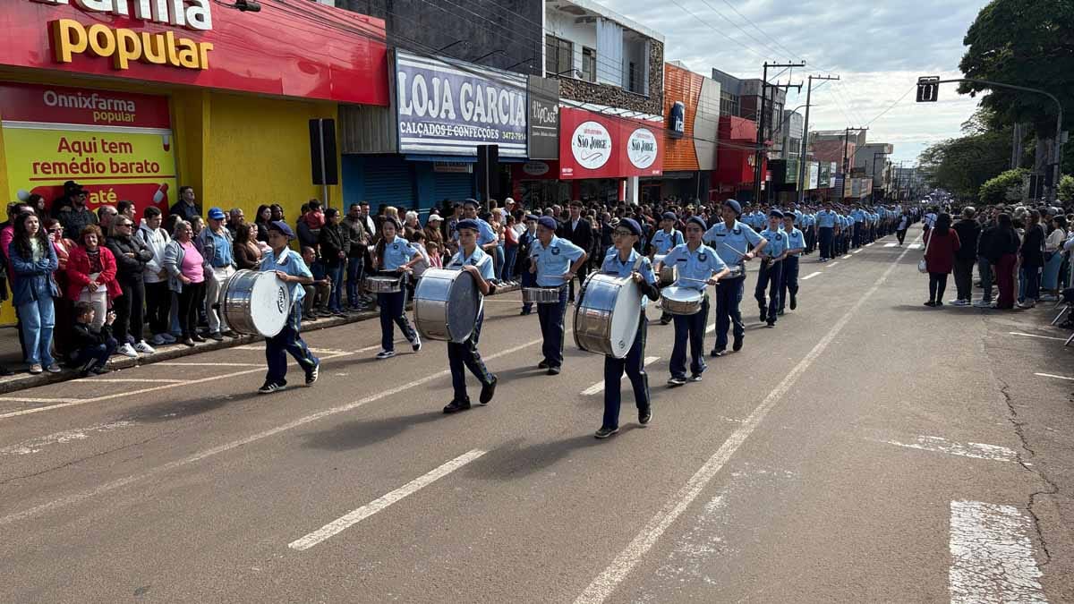 Desfile dos 204 anos da Independência reúne multidão em Ivaiporã; veja fotos desfile-independencia-ivaiporã (58)