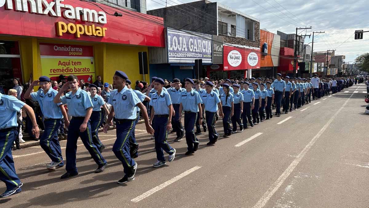 Desfile dos 204 anos da Independência reúne multidão em Ivaiporã; veja fotos desfile-independencia-ivaiporã (59)
