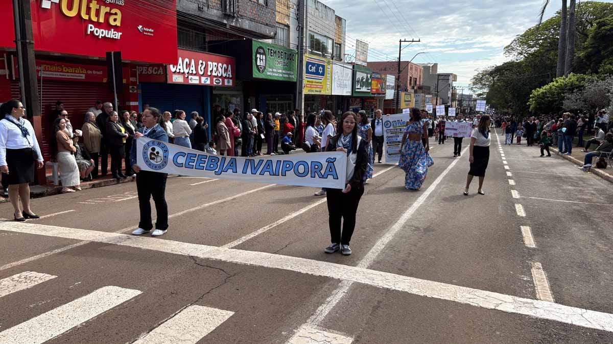 Desfile dos 204 anos da Independência reúne multidão em Ivaiporã; veja fotos desfile-independencia-ivaiporã (62)