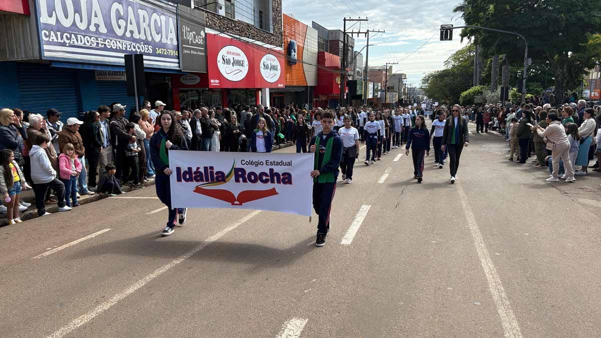 Desfile dos 204 anos da Independência reúne multidão em Ivaiporã; veja fotos desfile-independencia-ivaiporã (66)