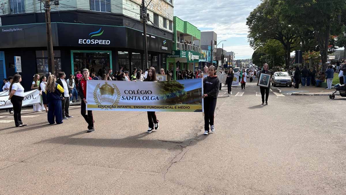 Desfile dos 204 anos da Independência reúne multidão em Ivaiporã; veja fotos desfile-independencia-ivaiporã (67)