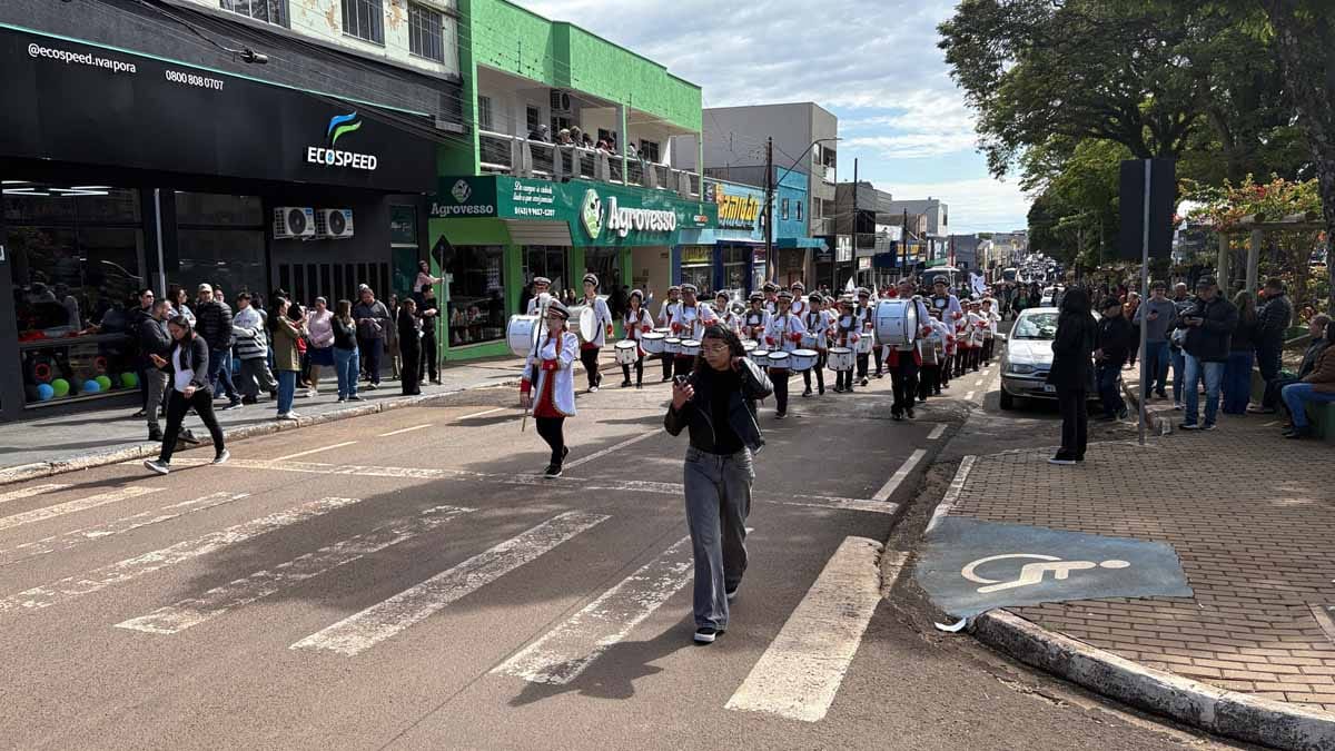 Desfile dos 204 anos da Independência reúne multidão em Ivaiporã; veja fotos desfile-independencia-ivaiporã (68)