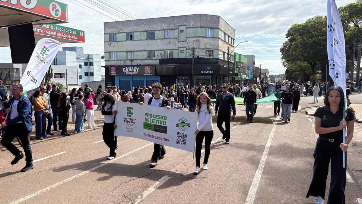 Desfile dos 204 anos da Independência reúne multidão em Ivaiporã; veja fotos desfile-independencia-ivaiporã (69)