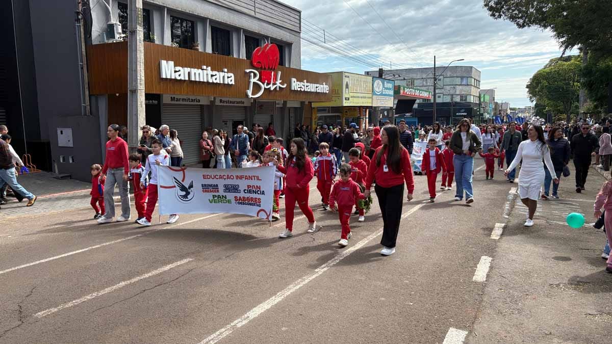 Desfile dos 204 anos da Independência reúne multidão em Ivaiporã; veja fotos desfile-independencia-ivaiporã (70)