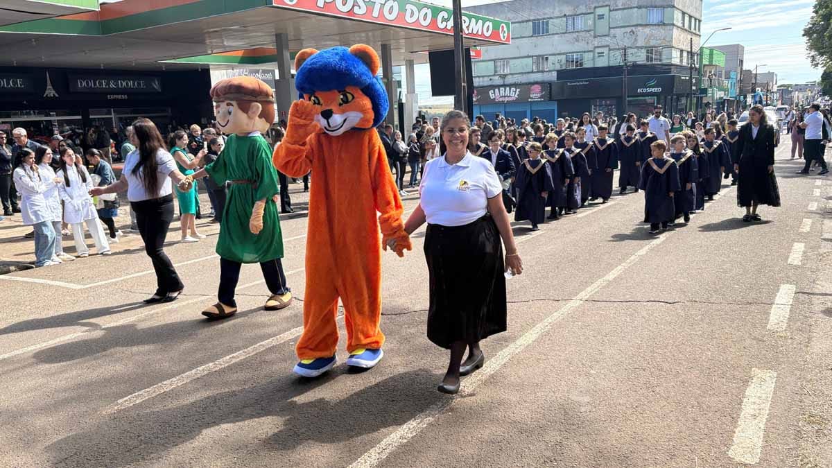 Desfile dos 204 anos da Independência reúne multidão em Ivaiporã; veja fotos desfile-independencia-ivaiporã (72)