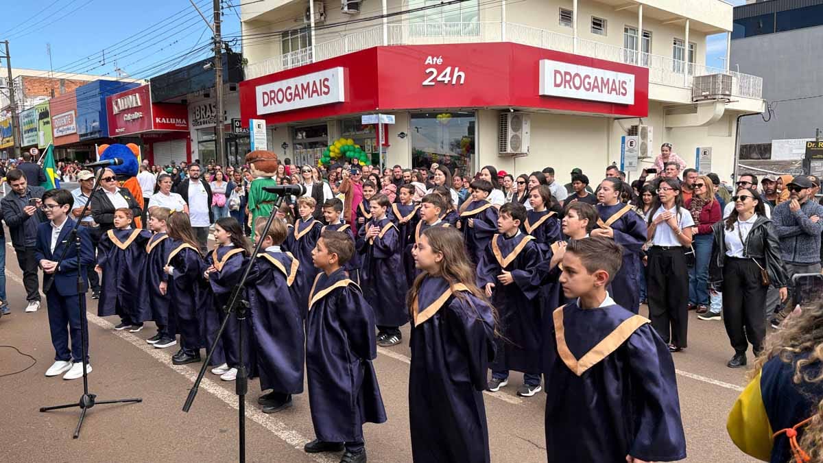 Desfile dos 204 anos da Independência reúne multidão em Ivaiporã; veja fotos desfile-independencia-ivaiporã (74)