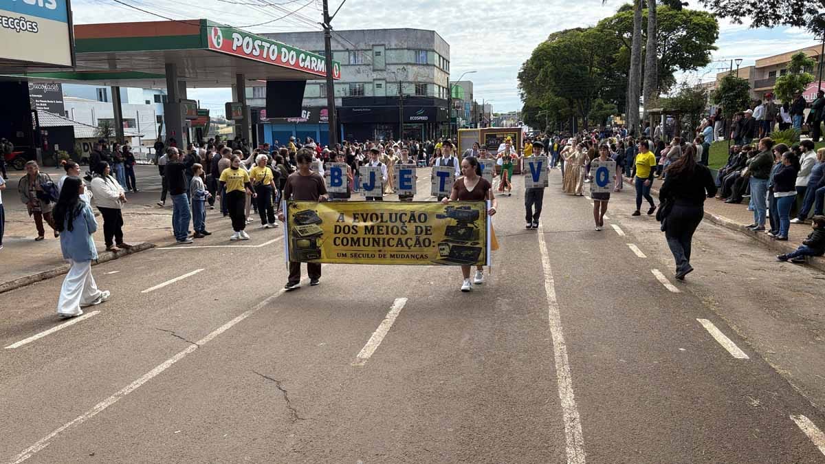 Desfile dos 204 anos da Independência reúne multidão em Ivaiporã; veja fotos desfile-independencia-ivaiporã (80)