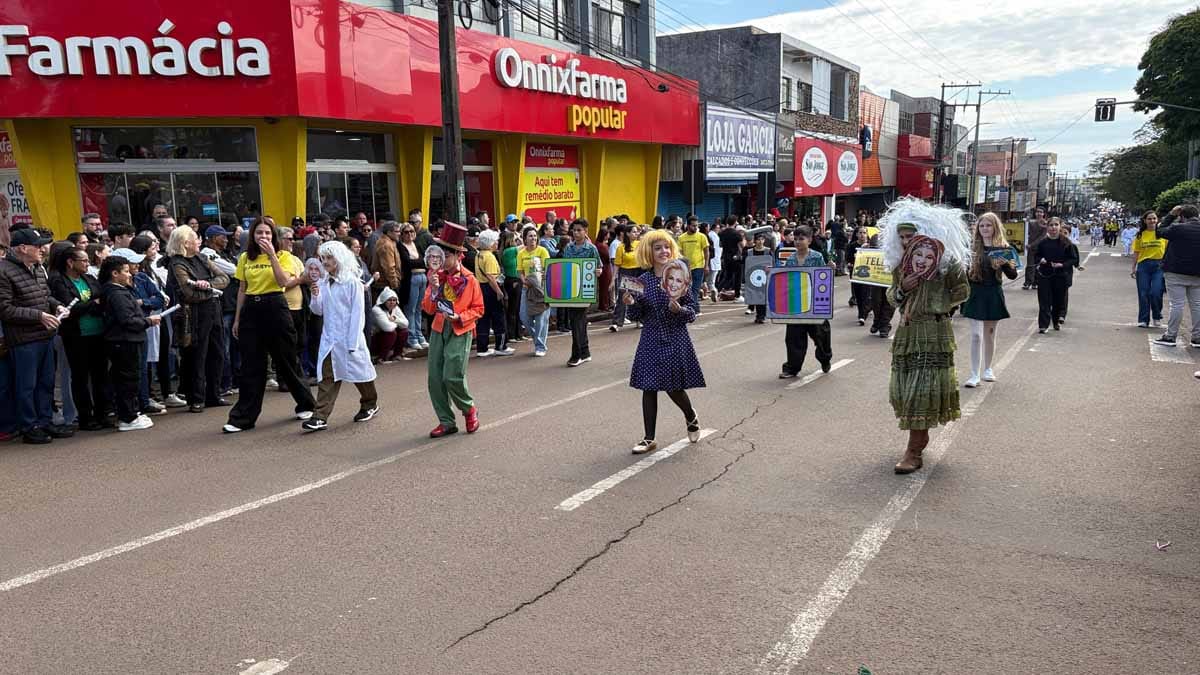 Desfile dos 204 anos da Independência reúne multidão em Ivaiporã; veja fotos desfile-independencia-ivaiporã (81)