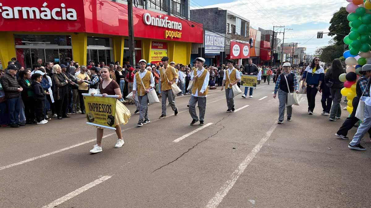 Desfile dos 204 anos da Independência reúne multidão em Ivaiporã; veja fotos desfile-independencia-ivaiporã (82)