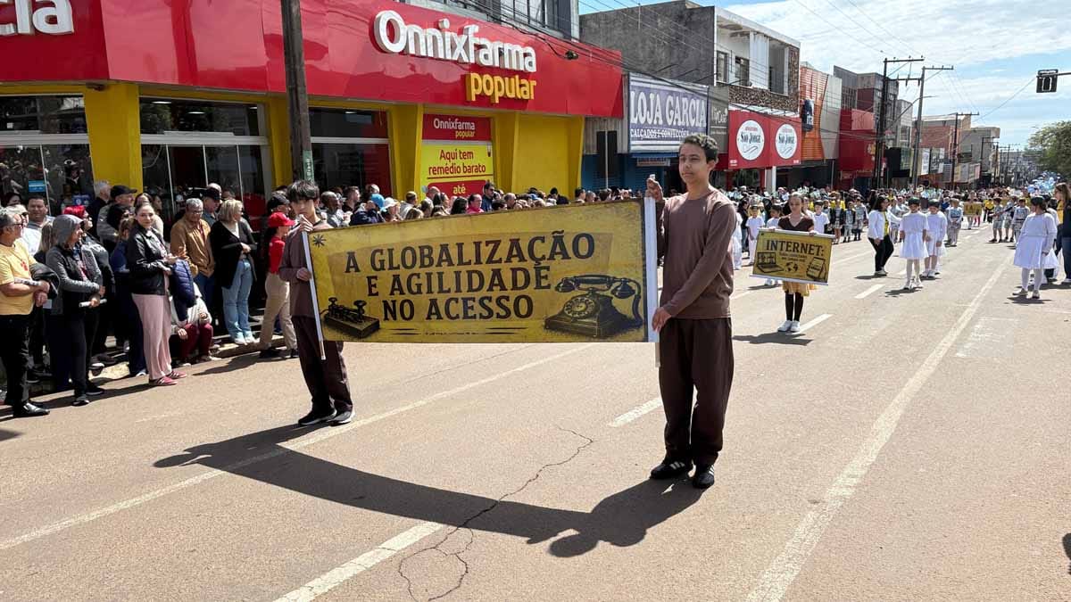 Desfile dos 204 anos da Independência reúne multidão em Ivaiporã; veja fotos desfile-independencia-ivaiporã (83)