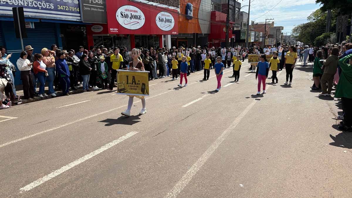 Desfile dos 204 anos da Independência reúne multidão em Ivaiporã; veja fotos desfile-independencia-ivaiporã (85)