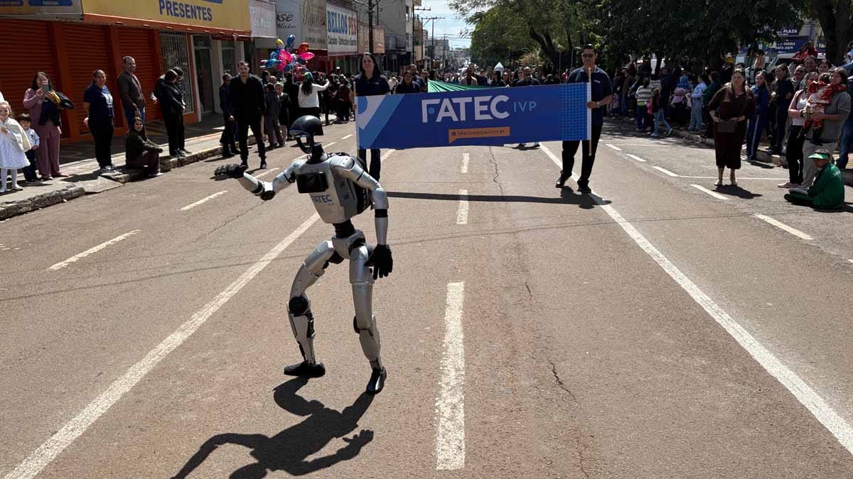 Desfile dos 204 anos da Independência reúne multidão em Ivaiporã; veja fotos desfile-independencia-ivaiporã (92)