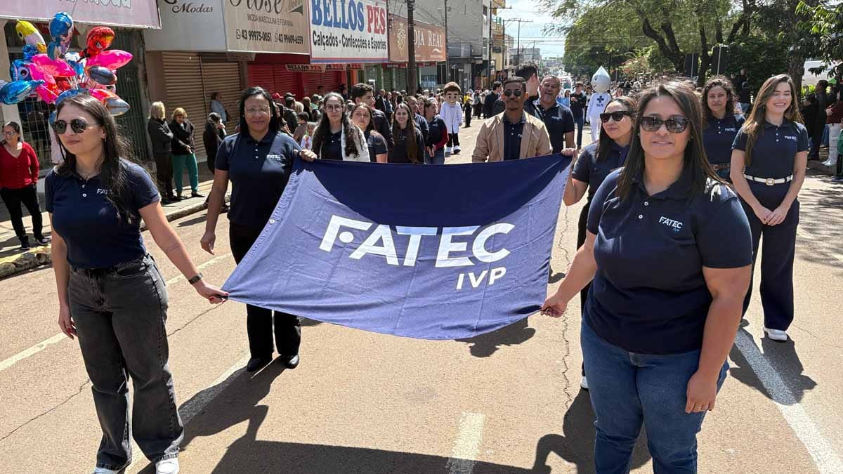 Desfile dos 204 anos da Independência reúne multidão em Ivaiporã; veja fotos desfile-independencia-ivaiporã (94)