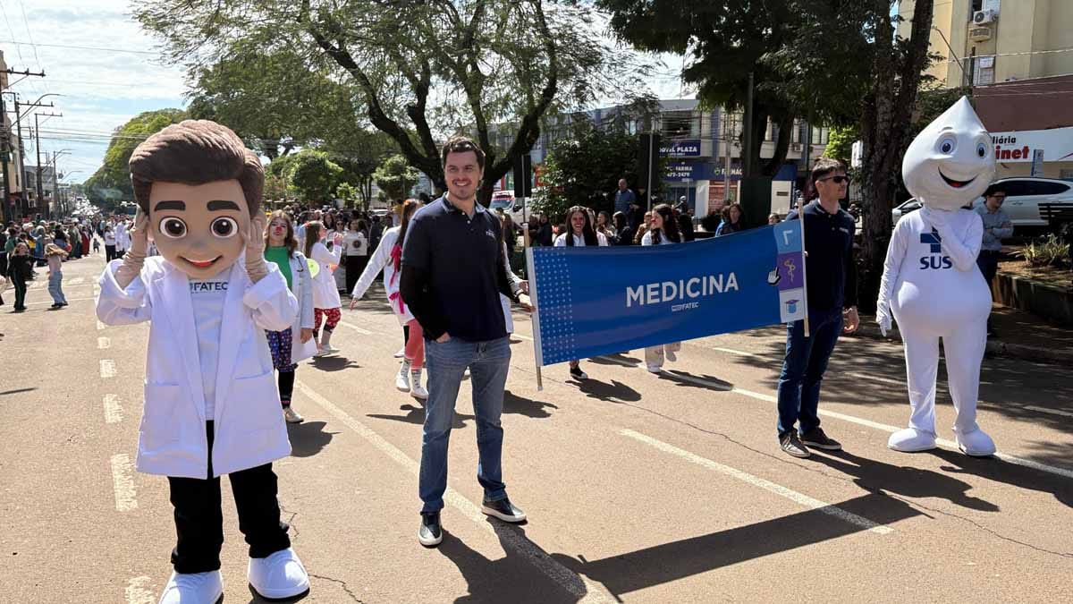 Desfile dos 204 anos da Independência reúne multidão em Ivaiporã; veja fotos desfile-independencia-ivaiporã (96)