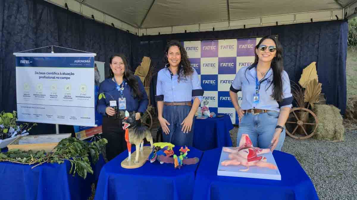Agronomia da Fatec apresenta estudo na Festa do Café do Jacutinga Estudantes e professores de Agronomia da Fatec Ivaiporã apresentam estudo sobre manejo do solo no café