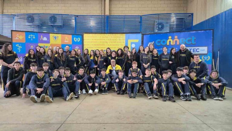 Alunos do Colégio Objetivo visitam a Fatec Ivaiporã durante o 5º Connect