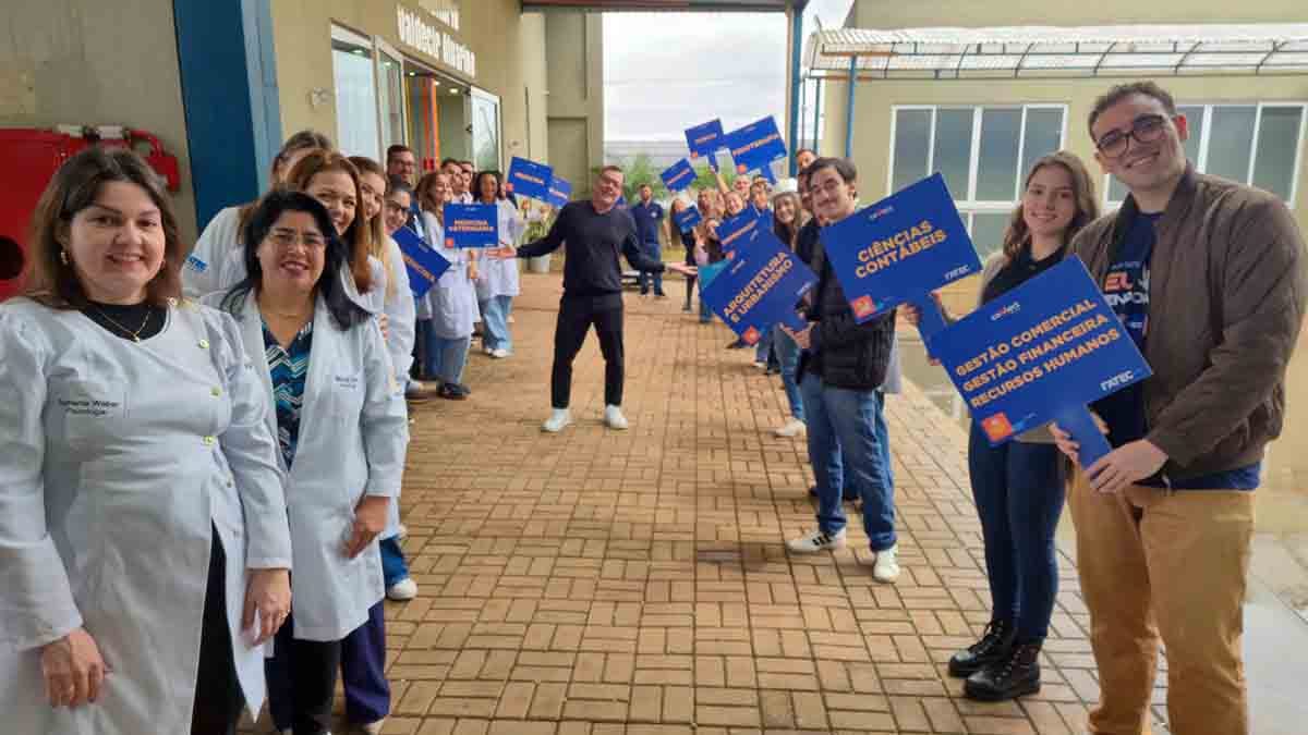 Alunos do Colégio Objetivo demonstram interesse por Medicina no Connect da Fatec Ivaiporã fatec-colegio-objetivo (11)