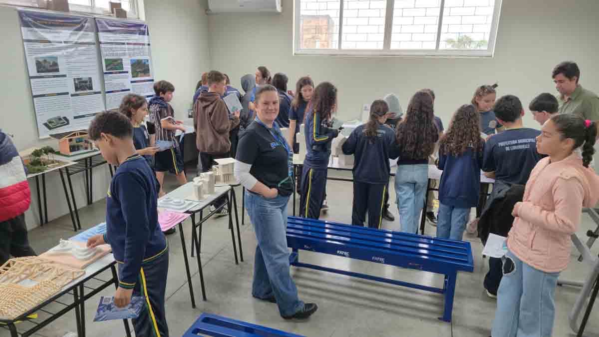 Alunos do Colégio Objetivo demonstram interesse por Medicina no Connect da Fatec Ivaiporã fatec-colegio-objetivo (3)
