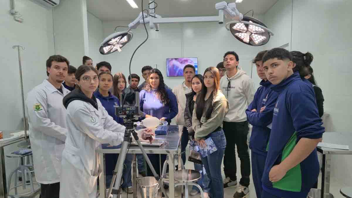 Alunos do Colégio Objetivo demonstram interesse por Medicina no Connect da Fatec Ivaiporã fatec-colegio-objetivo (8)