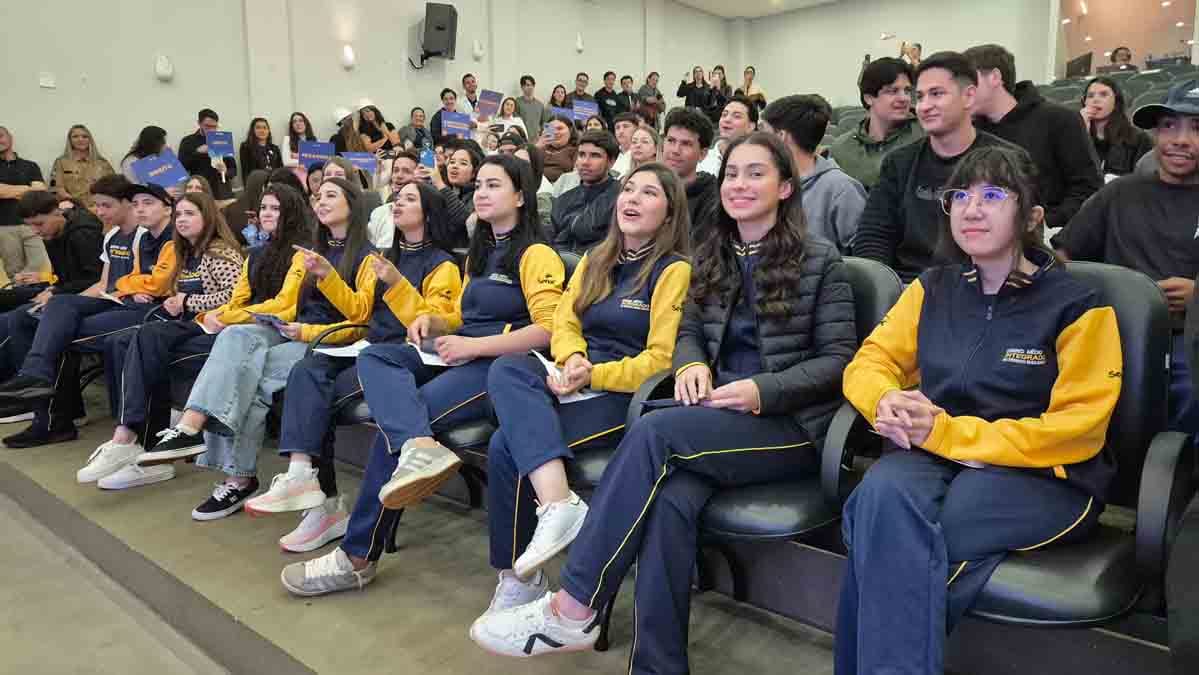 Alunos do Colégio Objetivo demonstram interesse por Medicina no Connect da Fatec Ivaiporã fatec-colegio-objetivo (9)