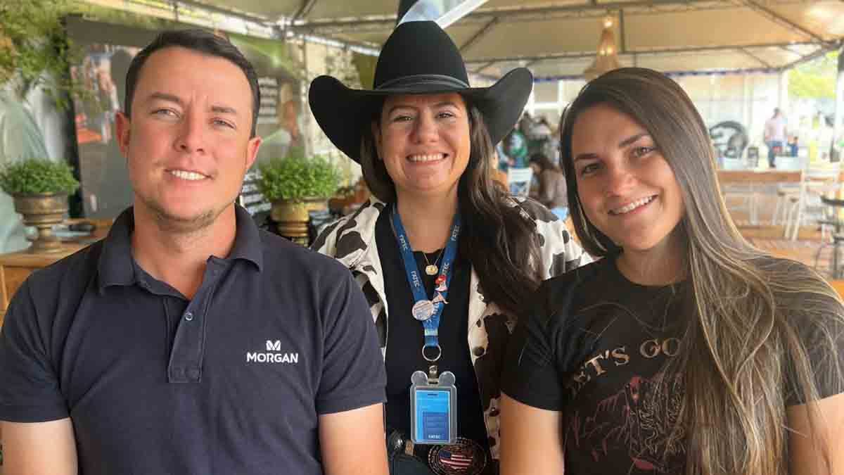 Agronomia e Agronegócio Fatec Ivaiporã abordam solo e silagem no 2º Vale do Leite em Jardim Alegre Professores e alunos da Fatec Ivaiporã orientam produtores sobre solo e silagem no 2º Vale do Leite