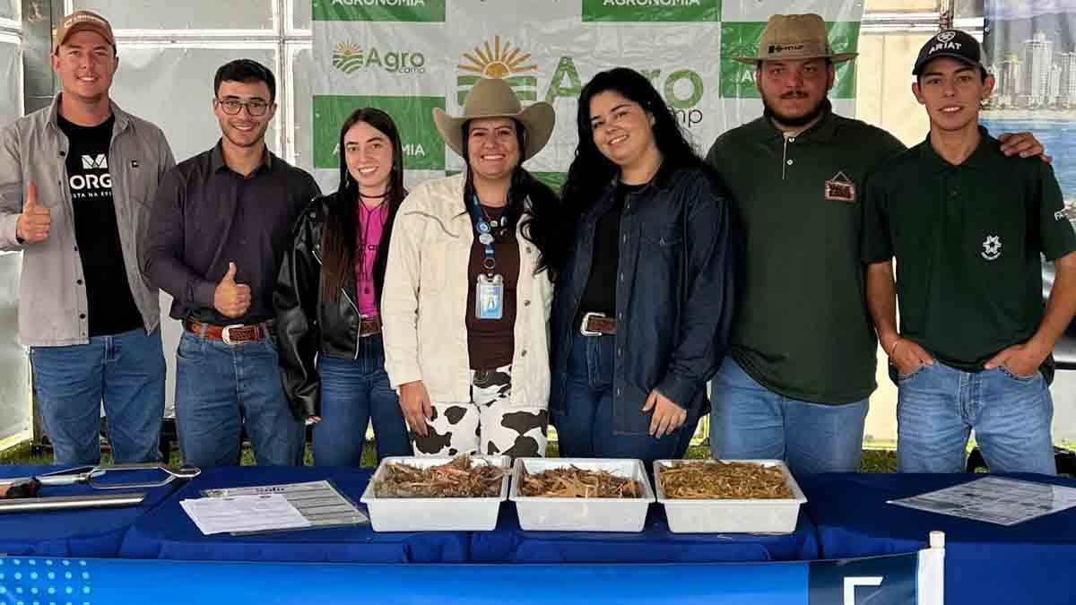 Agronomia e Agronegócio Fatec Ivaiporã abordam solo e silagem no 2º Vale do Leite em Jardim Alegre Professores e alunos da Fatec Ivaiporã orientam produtores sobre solo e silagem no 2º Vale do Leite
