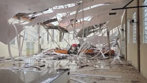 Parte do teto da Capela Nossa Senhora do Rocio cedeu durante o temporal que atingiu Apucarana.