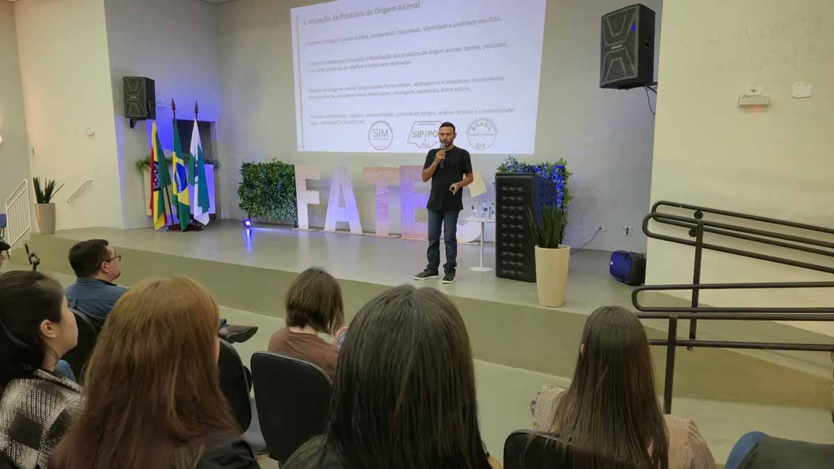 Medicina Veterinária da Fatec Ivaiporã encerra VetConecta com saúde pública e manejo animal VetConecta abordou saúde pública, inspeção de alimentos, controle de doenças e manejo de pequenos ruminantes