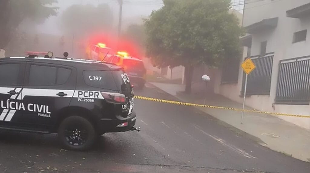 Mulher e homem são encontrados mortos em residência em Jandaia do Sul Polícia Civil isola residência onde duas pessoas foram encontradas mortas