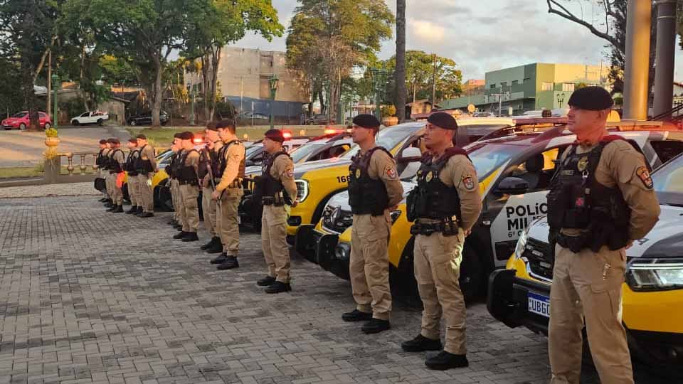 Operação Omnis aborda 137 veículos em Ivaiporã e Jardim Alegre Polícia Militar realizou bloqueios de trânsito durante a Operação Omnis em Ivaiporã e Jardim Alegre