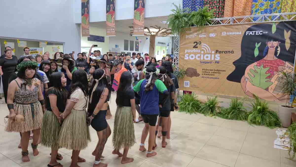 Fatec Ivaiporã recebe exposição do 2º Pautas Sociais Paraná Exposição do 2º Pautas Sociais Paraná na Fatec Ivaiporã apresenta cultura indígena