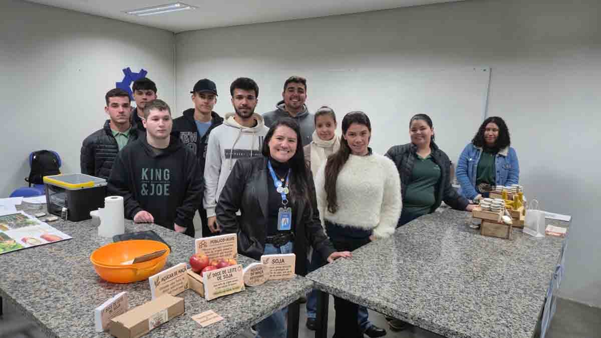 Acadêmicos de Agronegócio da Fatec Ivaiporã desenvolveram e comercializaram produtos elaborados com matérias-primas do meio rural