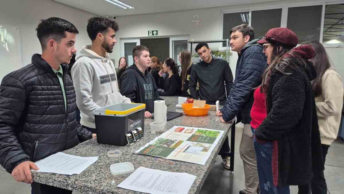 Acadêmicos de Agronegócio da Fatec Ivaiporã transformam matérias-primas em produtos Acadêmicos de Agronegócio da Fatec Ivaiporã desenvolveram e comercializaram produtos elaborados com matérias-primas do meio rural