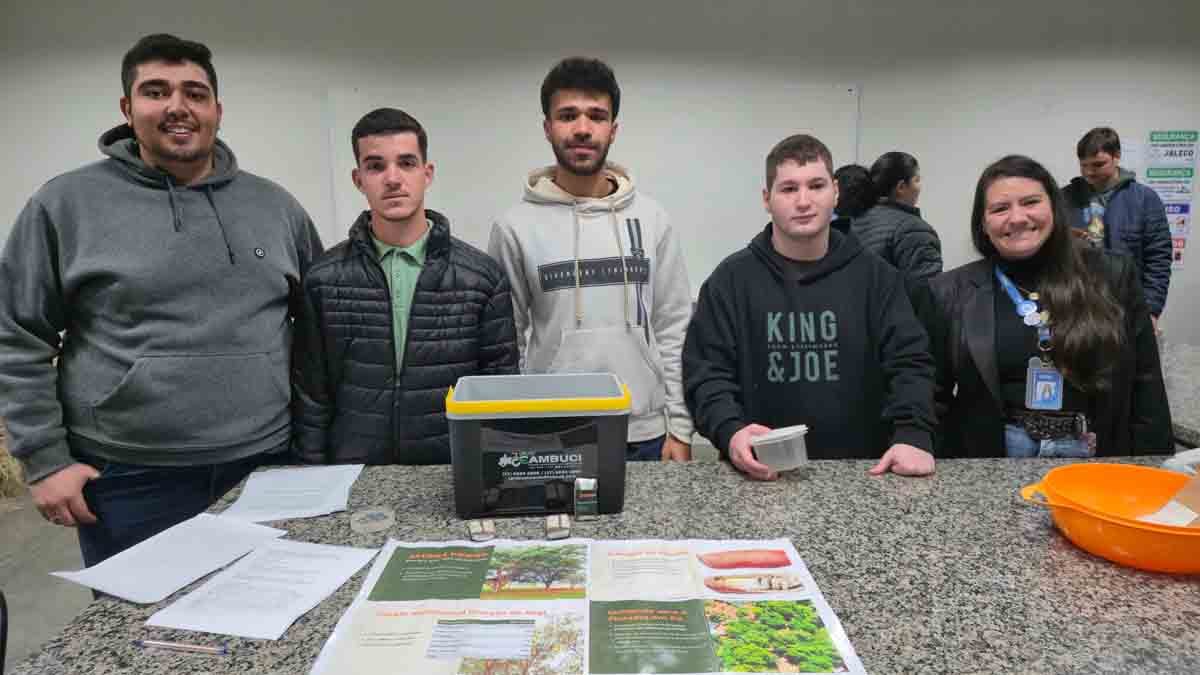 Acadêmicos de Agronegócio da Fatec Ivaiporã transformam matérias-primas em produtos Acadêmicos de Agronegócio da Fatec Ivaiporã desenvolveram e comercializaram produtos elaborados com matérias-primas do meio rural