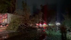 Temporal provocou alagamentos, destelhamentos e queda de árvores em Ivaiporã e Jardim Alegre.