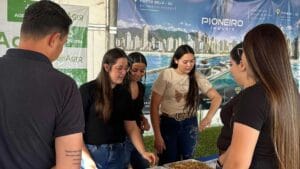 Acadêmicos e professores de Medicina Veterinária da Fatec Ivaiporã participaram de atividades de manejo e orientação no 2º Vale do Leite