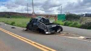 Colisão entre Celta e Hilux deixou um empresário morto e uma mulher ferida na PR-466, em Manoel Ribas.