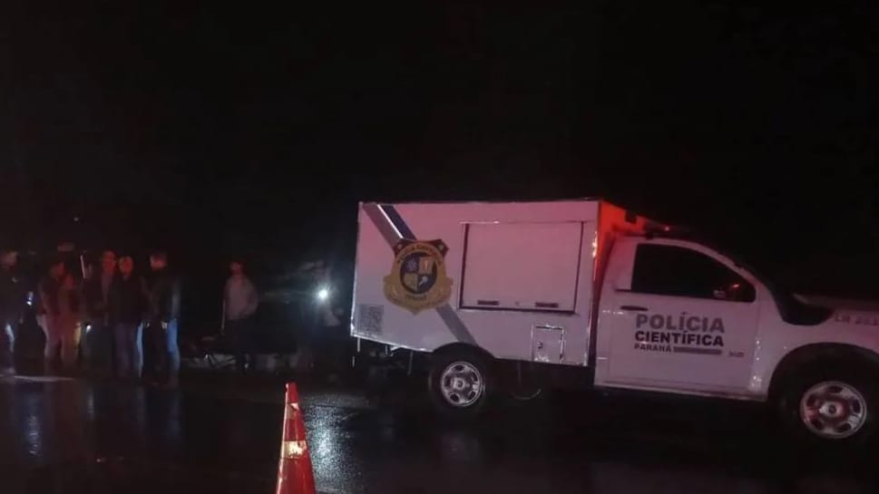 Acidente entre Uno e carreta na PR-466 mata motorista de 75 anos Colisão frontal na PRC-466 deixou um homem de 75 anos morto em Boa Ventura de São Roque
