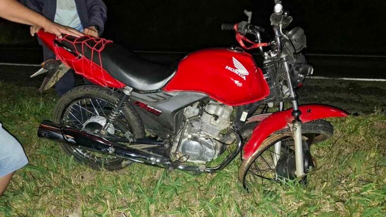 Acidente entre Jeep Renegade e Honda CG 125 deixou motociclista ferido na PR-272, em Ibaiti.