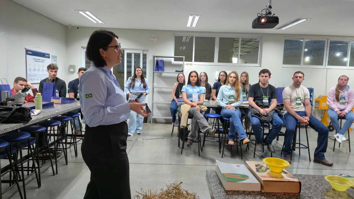 Agronomia da Fatec Ivaiporã debate manejo de plantas daninhas e insetos na X TecnoAgro Fatec Ivaiporã reúne 200 acadêmicos em minicursos sobre manejo de plantas daninhas, soja e monitoramento de insetos.