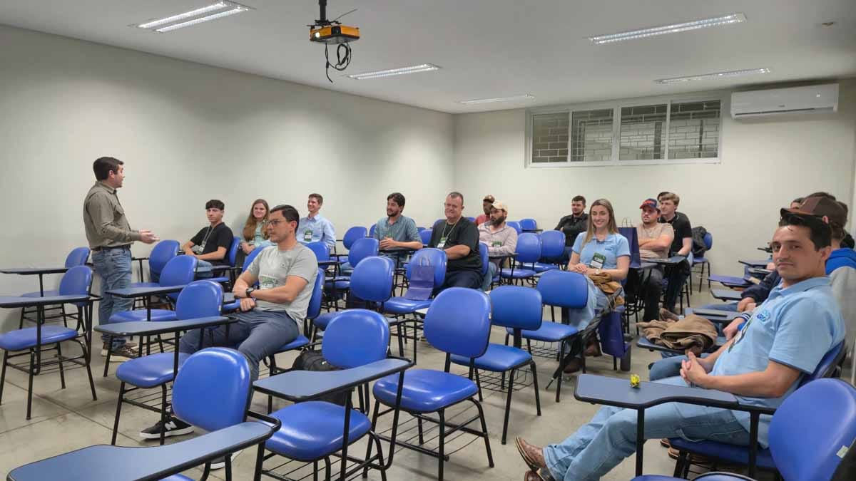 Agronomia da Fatec Ivaiporã debate manejo de plantas daninhas e insetos na X TecnoAgro Fatec Ivaiporã reúne 200 acadêmicos em minicursos sobre manejo de plantas daninhas, soja e monitoramento de insetos.