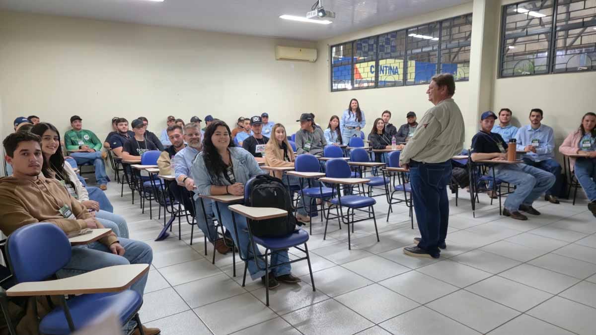 Agronomia da Fatec Ivaiporã debate manejo de plantas daninhas e insetos na X TecnoAgro Fatec Ivaiporã reúne 200 acadêmicos em minicursos sobre manejo de plantas daninhas, soja e monitoramento de insetos.