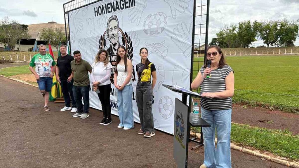 Abertura da Copa Marcelo Reis de Futebol de Campo no Estádio Manoel Fernandes Silva, em Ivaiporã.