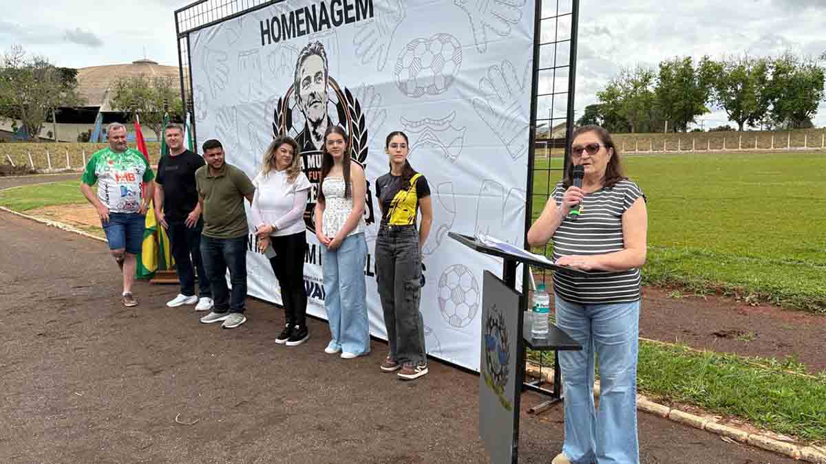 Abertura da Copa Marcelo Reis de Futebol de Campo no Estádio Manoel Fernandes Silva, em Ivaiporã.
