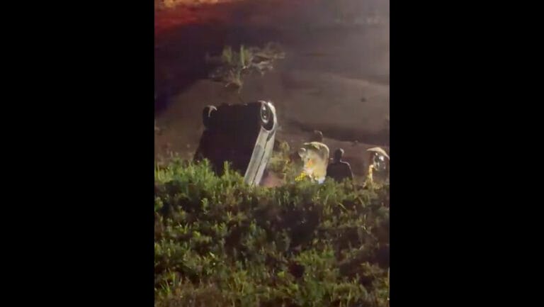 Bombeiros atendem ocorrência de capotamento em Jardim Alegre