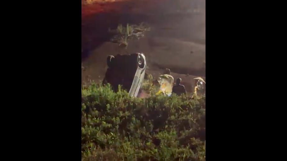 Bombeiros atendem ocorrência de capotamento em Jardim Alegre