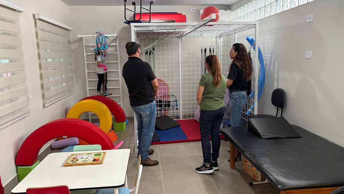 Apae de Jardim Alegre inaugura centro clínico para atendimento especializado Apae de Jardim Alegre inaugura centro clínico com cinco salas para atendimentos especializados.