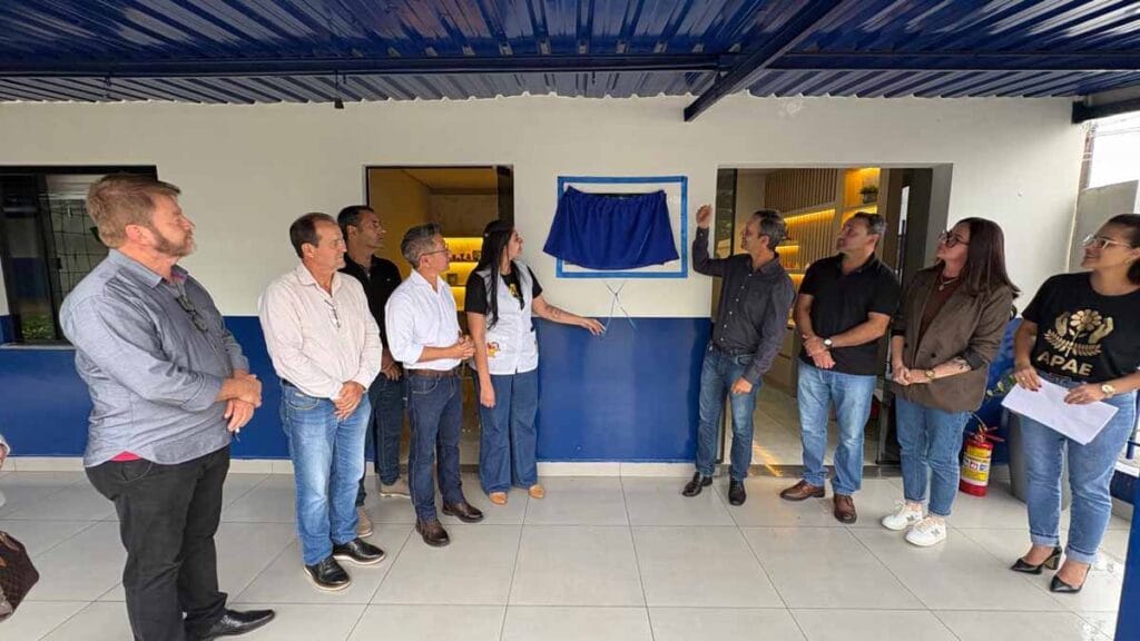 Apae de Jardim Alegre inaugura centro clínico para atendimento especializado Apae de Jardim Alegre inaugura centro clínico com cinco salas para atendimentos especializados.