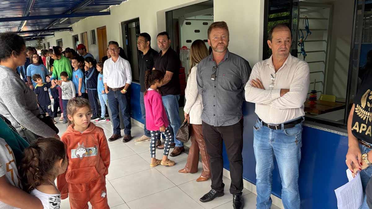 Apae de Jardim Alegre inaugura centro clínico para atendimento especializado Apae de Jardim Alegre inaugura centro clínico com cinco salas para atendimentos especializados.